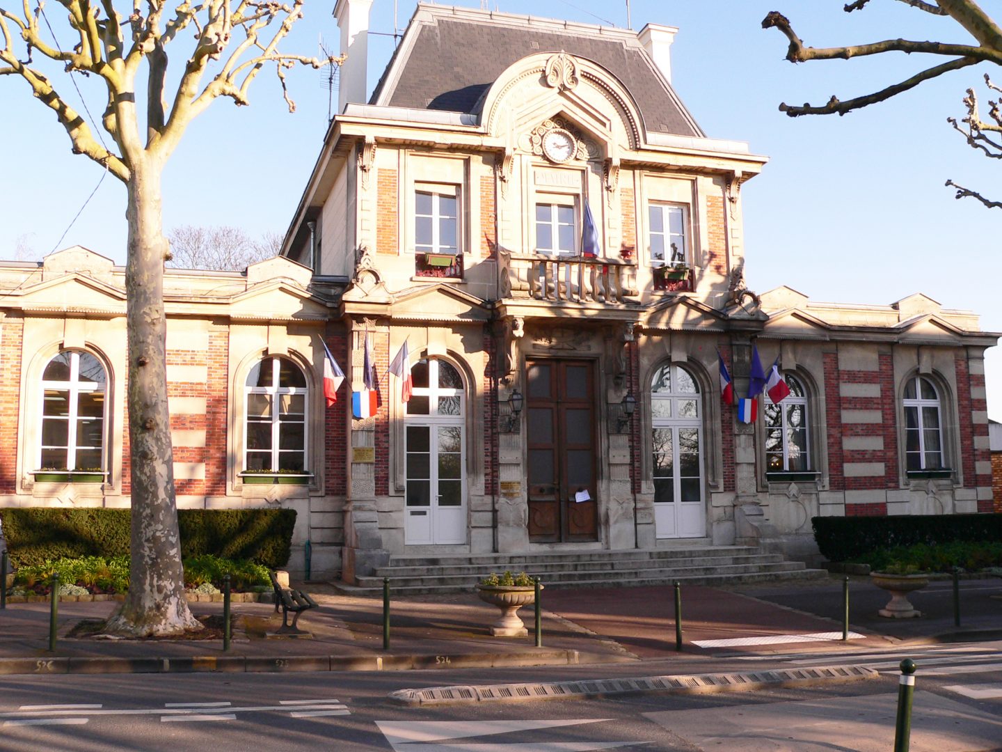 La mairie de BoissySaintLéger Ville Impériale