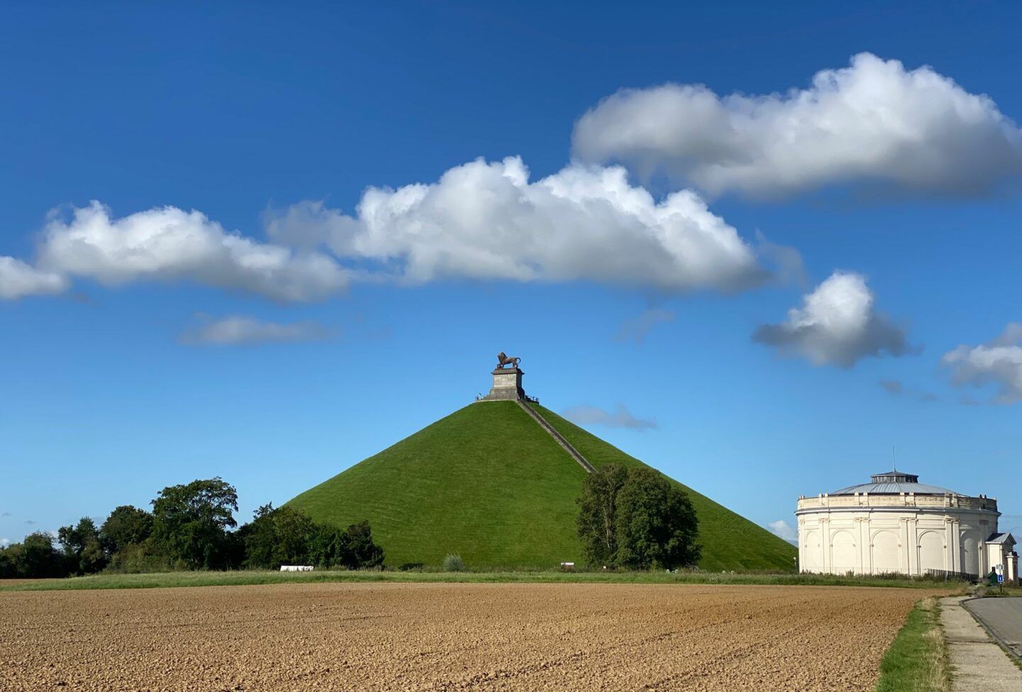 © Mémorial bataille de waterloo 1815 champ de bataille butte